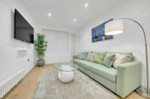 Bright 1-Bedroom Apartment with Fast Links to Central London