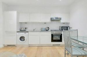 Bright 1-Bedroom Apartment with Fast Links to Central London