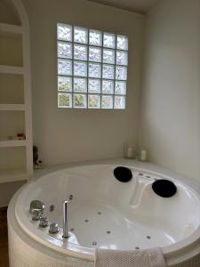 Studio-Guest House with Jacuzzi Spa and Sauna