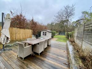 Ascot stunning and modern 4 bedroom town house with 156 sq ft garden office 28