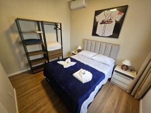 Lindo Apartamento Renovado na Meia Praia 100m do mar