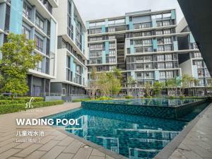 Core Soho Suites Sepang - Near to KLIA - KLIA 2 and Mitsui Outlet Park by The Stay Hub