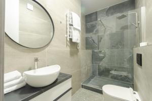 12-131a in RC Yaroslaviv Grad , Bulvarno-Kudriavska 17,Petrovdom Apartments