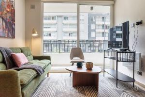 Chic 2BR Apt in Providencia with Pool & Gym