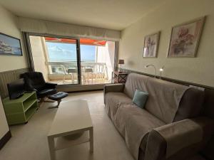 Studio cabine 4 pers avec balcon, parking et animaux admis à 50m de la plage - FR-1-224C-142