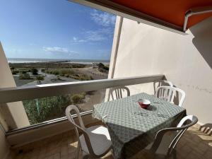 Studio cabine 4 pers avec balcon, parking et animaux admis à 50m de la plage - FR-1-224C-142
