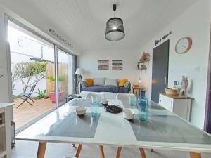 Studio rénové à 2 pas de la plage avec terrasse privée, parking et ménage inclus - Noirmoutier - FR-1-224B-36