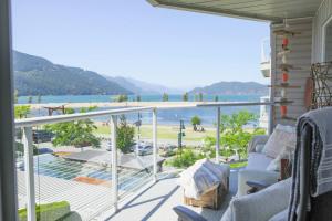 Lakefront Haven Mtn View Condo Steps from Beach
