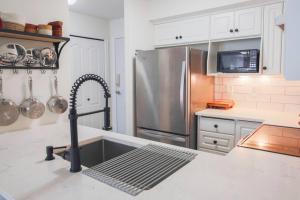 Lakefront Haven Mtn View Condo Steps from Beach