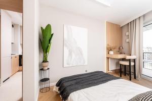 KRK Wine Wood Suite - homfi Collection