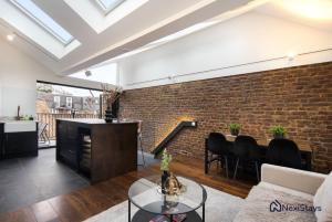 1 Min Walk to Euston Station, Modern Townhouse