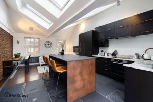 1 Min Walk to Euston Station, Modern Townhouse