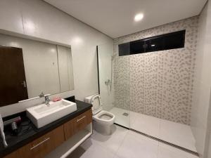 Luxury 1BR, Parking , Shopping Area