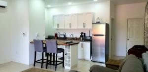 West End Condo Near Beaches and Diving