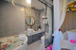 Violet hotel 2
