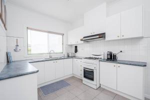 Dromana House 300m to Beach with Big Backyard