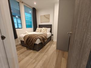 Bright 2-Bed Apartment in Bury Town Centre