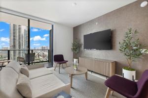 Spacious 2 Bedroom Corner Unit Wraparound Balcony