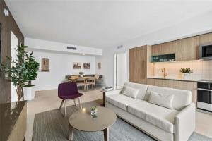 Spacious 2 Bedroom Corner Unit Wraparound Balcony