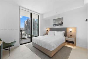 Spacious 2 Bedroom Corner Unit Wraparound Balcony