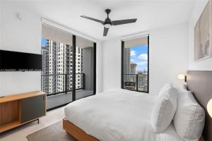Spacious 2 Bedroom Corner Unit Wraparound Balcony