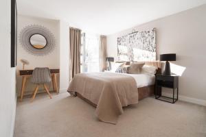 Stunning Modern Glass Wall Penthouse, City Centre