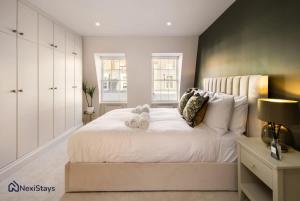 10 Mins Walk to Harrods Belgravia Mews House