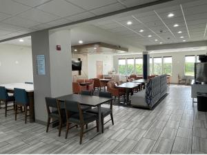 Holiday Inn Express Hotel & Suites Tipp City by IHG