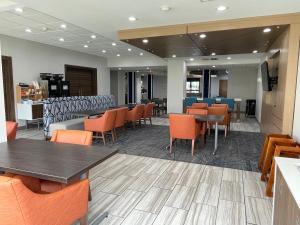 Holiday Inn Express Hotel & Suites Tipp City by IHG