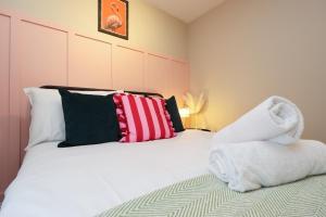 Cosy Bristol Townhouse - Free Parking - Sleeps 6 - By EKLIVING PARTNERS