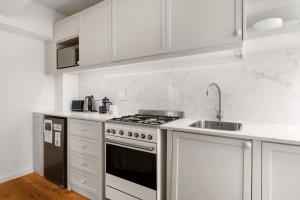 Sunny Studio in Green Point with Private Patio