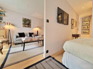 Most Iconic Area In Paris - Elegant Parisian Apartment