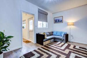 Newly Refurbished 3 Bed 2.5 Bath House in Staines