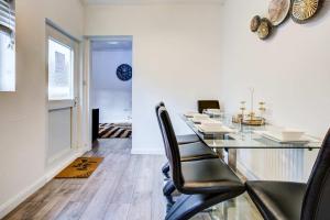 Newly Refurbished 3 Bed 2.5 Bath House in Staines