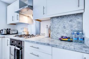 Newly Refurbished 3 Bed 2.5 Bath House in Staines