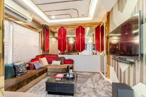 Luxury Pool Villa Near Airport Cinema Room