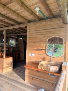 Cabaña de playa 6 personas con cocina y kiosko privado