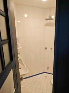 Kings Apartments 401