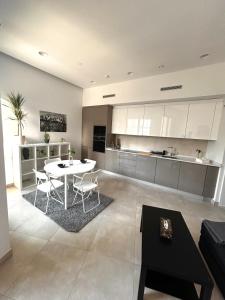 l APARTAMENTO MODERNO CERCA DE ATOCH CON PISCINA Y GYM l