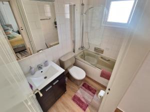 1, bed Kapparis, Triumph 1 - A