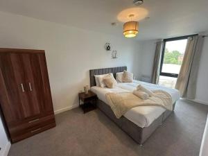 Modern Central York Apartment - Free Parking & Gym