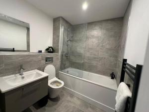 Modern Central York Apartment - Free Parking & Gym