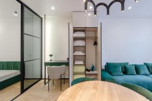 02-76b in RC Pechersk Plaza, Mykhaila Boichuka 19-А, Petrovdom Apartments