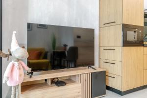 Global Park 21th View Studio by BookingHost