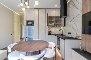 03-258 in RC Pechersk Plaza, Mykhaila Boichuka 19а, Petrovdom Apartments