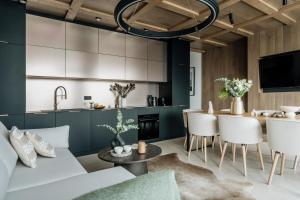 Crystal Pine Luxury Villas with Jacuzzi, Sauna & SPA by BQQK