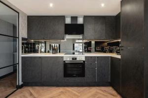 Near Transport - Fireplace - WiFi - Sleeps 2