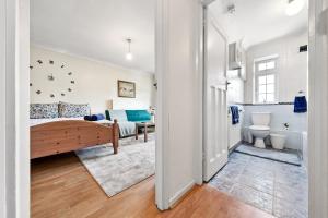 Modern Spacious studio flat in London