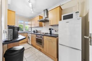 Modern Spacious studio flat in London