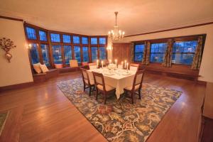 Luxurious Mansion for Large Groups